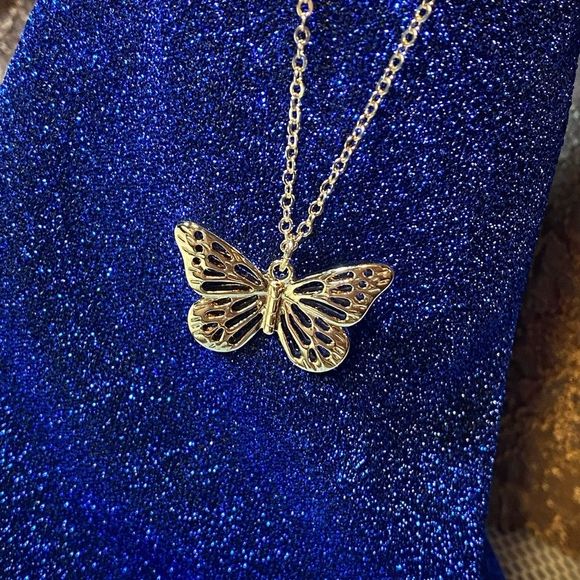 NWT 🦋 HIGH POLISHED GOLD METAL BUTTERFLY LYRIC NECKLACE DAINTY - Picture 6 of 11